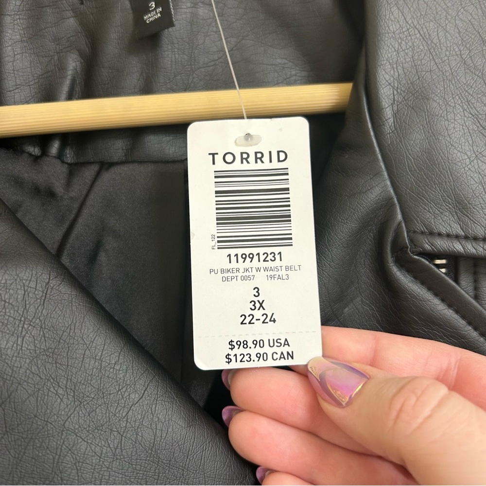 NWT Torrid Faux Leather Asymmetrical Moto Jacket in Black - Picture 4 of 12